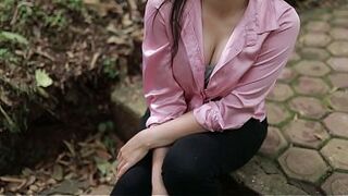 Big Ass asian in public place